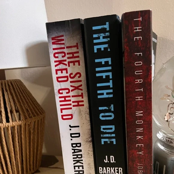 Thriller Collection - Complete 4MK Series. - Picture 2 of 3